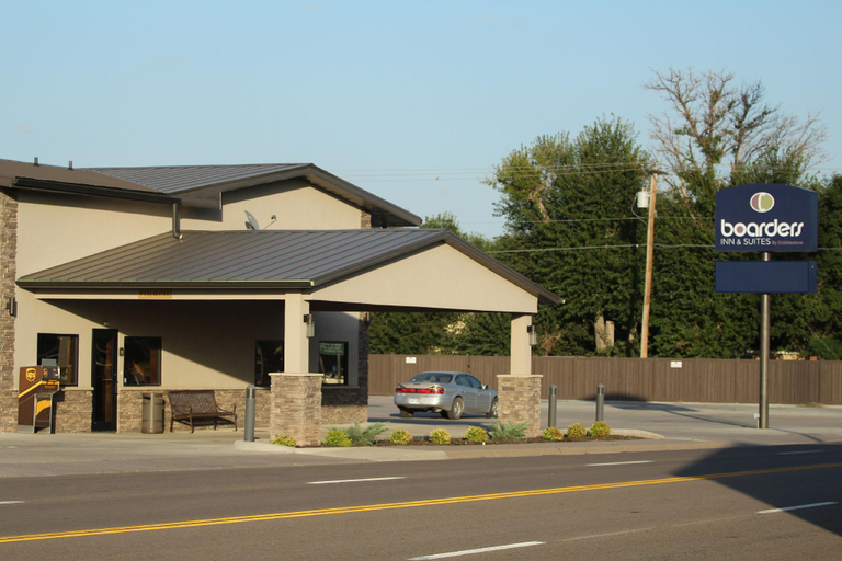 Exterior & Views
