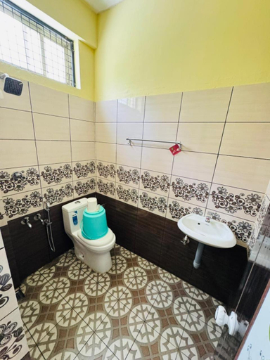 Bathroom 3, Rivera Holiday Home, Wayanad