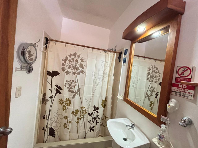 Bathroom 3, The Galapagos Pearl B&B, Santa Cruz