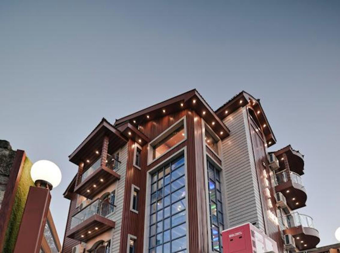 Exterior & Views