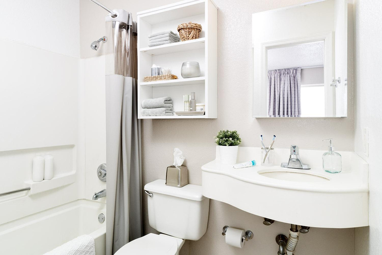 Bathroom 3, InTown Suites Anderson, Anderson