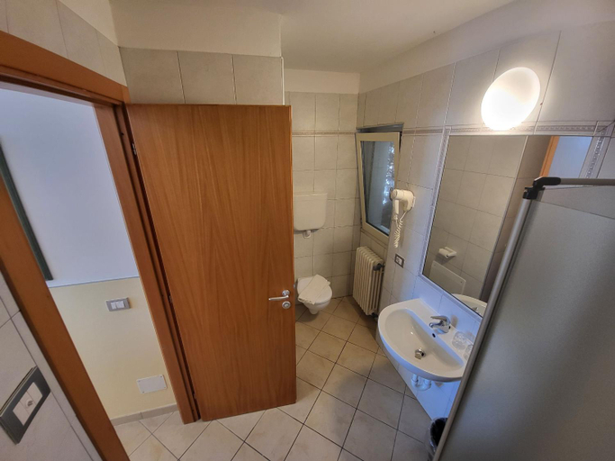 Bathroom 3, Residence Rosemary, Verona