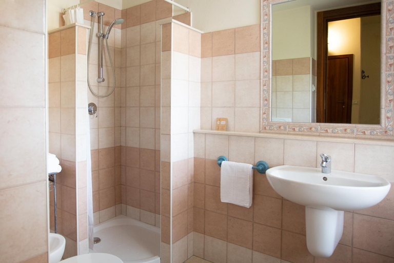 Bathroom 2, Al Borgo Rooms, Pesaro E Urbino
