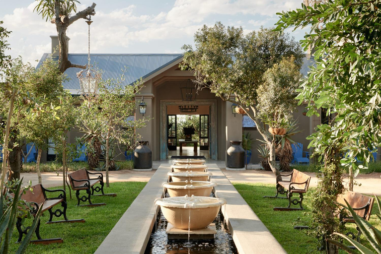 Exterior & Views