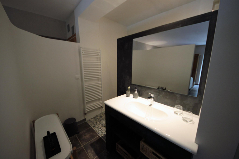 Bathroom 3, Le Moulin de Montsegur, Drôme
