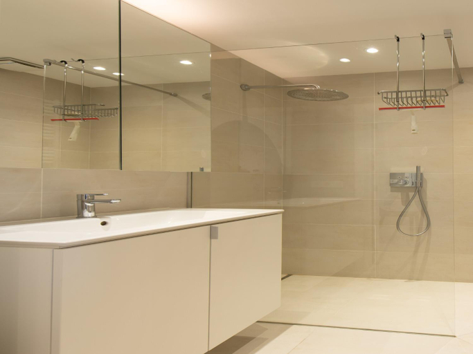 Bathroom, Apartment on Zeedijk with Sea View, West-Vlaanderen