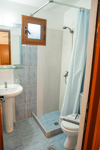 Bathroom 3, Studios Nopi-Zoi, Thessaly