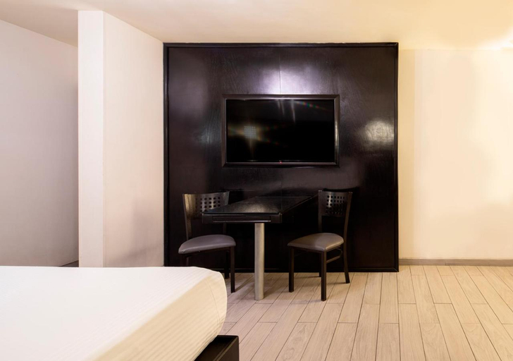 Facilities, Motel Olimpo, Mexicali