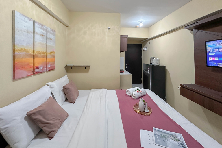 Bedroom 4, Warm Studio at Suncity Residence By Travelio, Sidoarjo