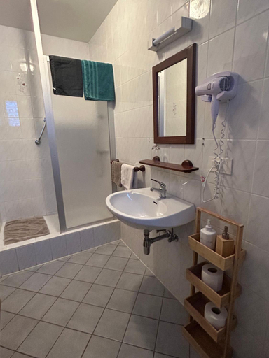 Bathroom 3, Aux Deux Clefs, Bas-Rhin