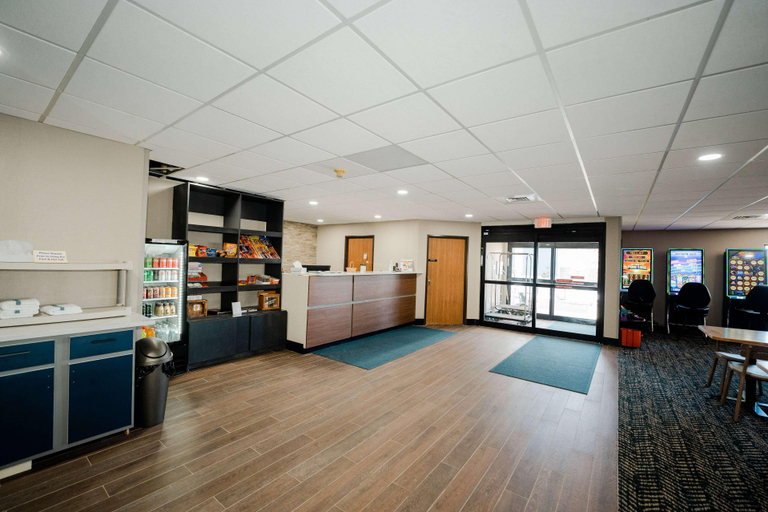 Public Area 2, AmericInn by Wyndham Tomahawk, Lincoln