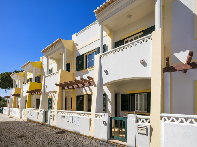 Exterior view 3, Apartment with beautiful terrace, sea-views, Lagoa