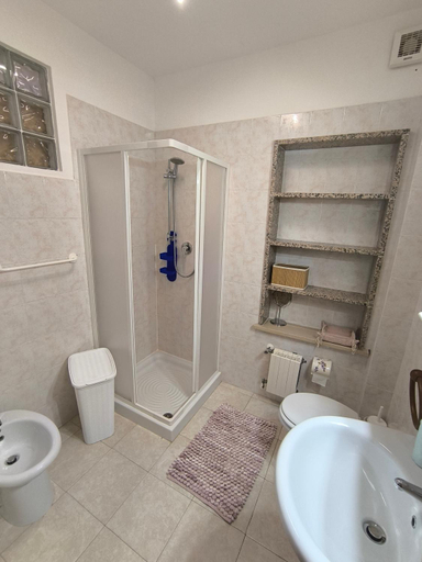 Bathroom 3, Villa Rosa, Cagliari
