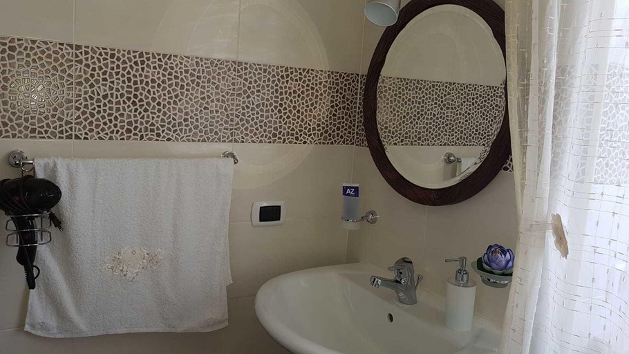 Bathroom 2, La Casa di Ercole B&B, Napoli