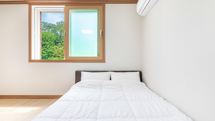 Bedroom 2, Samcheok Kbichi Pension, Samcheok