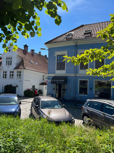 Exterior & Views