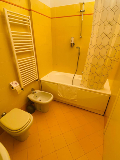 Bathroom 5, Amici Miei Rooms, Cremona