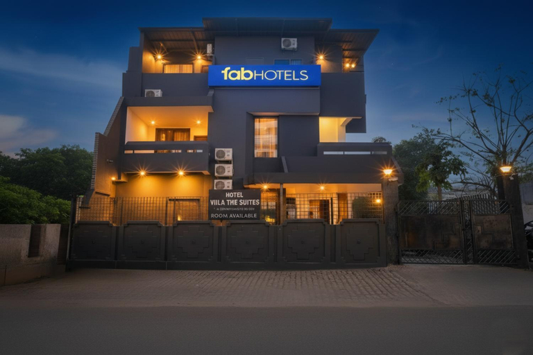 Exterior & Views