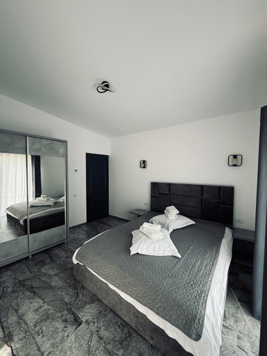 Bedroom 4, Complex Bradisor, Malaia