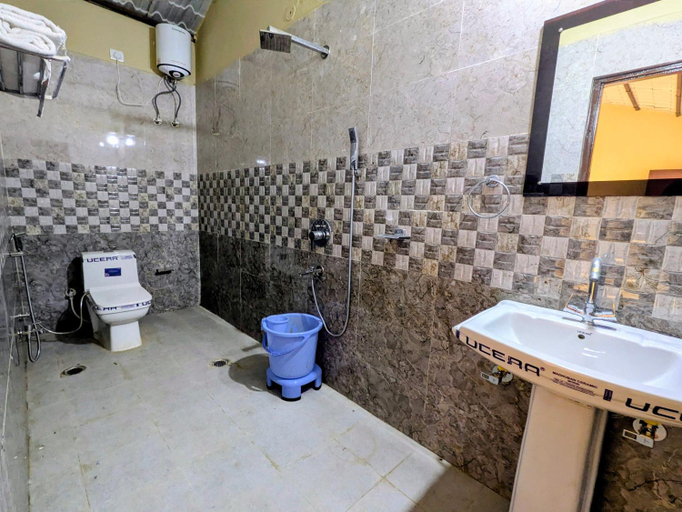 Bathroom 3, Ranthambhore tiger village, Sawai Madhopur