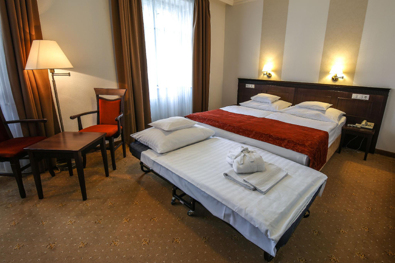 Bedroom 3, Hunguest Hotel Palota, Miskolci
