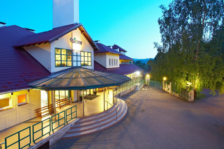 Exterior & Views