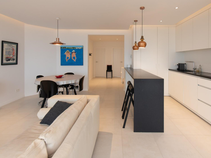 Others 5, Apartment on Zeedijk with Sea View, West-Vlaanderen