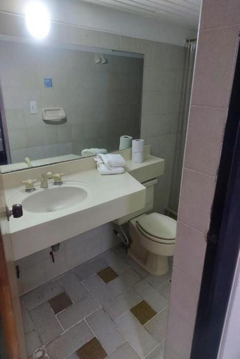 Bathroom, Hotel Mariscal Robledo Cartago, Cartago