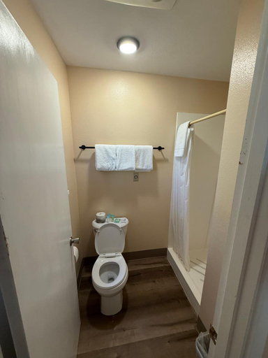 Bathroom 2, Winthrop Inn, Okanogan