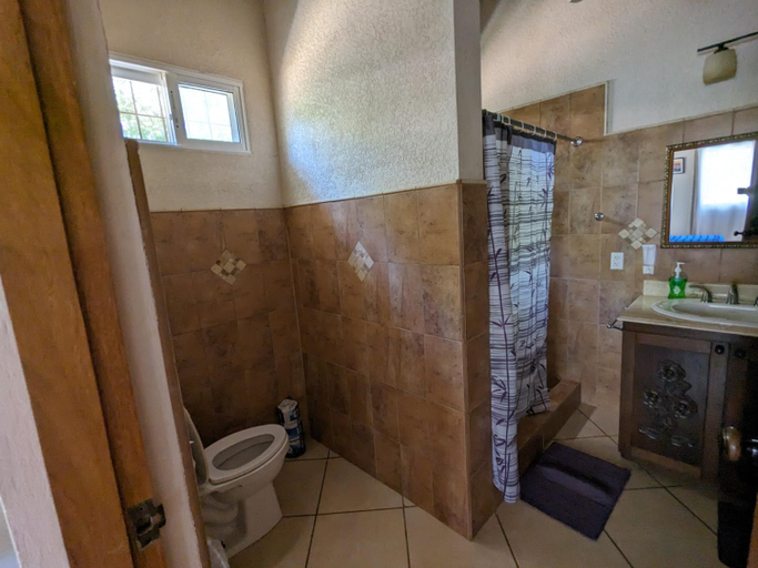 Bathroom 4, Seaside Inn Roatan, Roatán