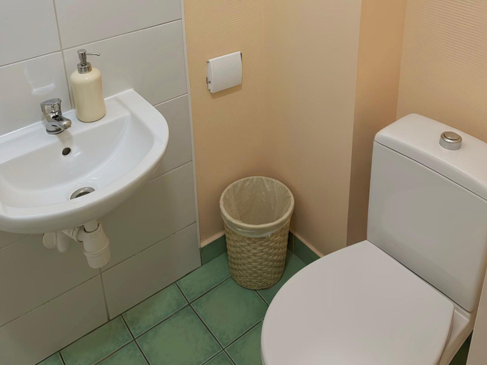 Bathroom 5, Hostel Oliwka - Metro Swietokrzyska, Warsaw