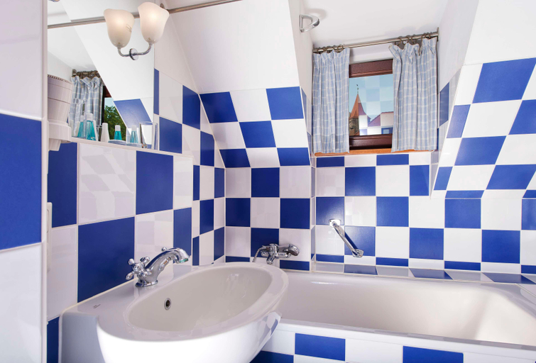 Bathroom 4, Agneshof, Nürnberg