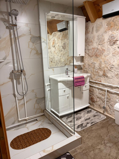 Bathroom, Vila Vrela