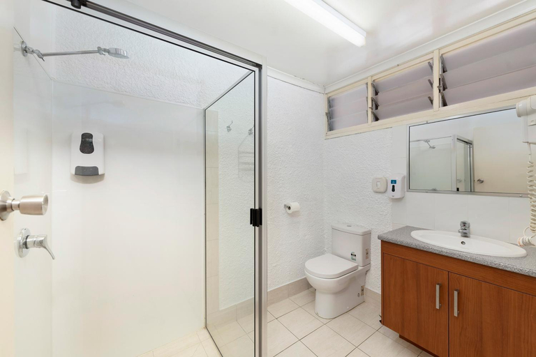 Bathroom 4, Coral Villa Motor Inn, Bundaberg