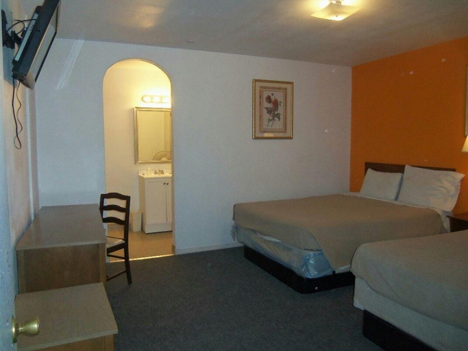 Bedroom 2, Super 54 Inn, Clark