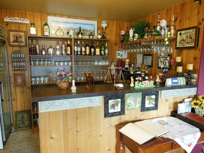 Food & Drinks 4, Rocky Mountain Springs Lodge, East Kootenay