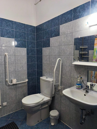 Bathroom 3, Var-Liget Vendeghaz, Gyöngyös