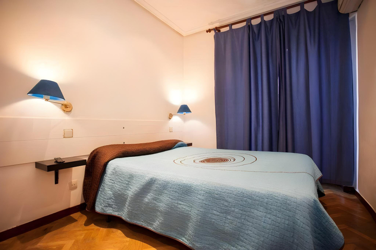 Bedroom 2, Hostal Santa Barbara, Madrid