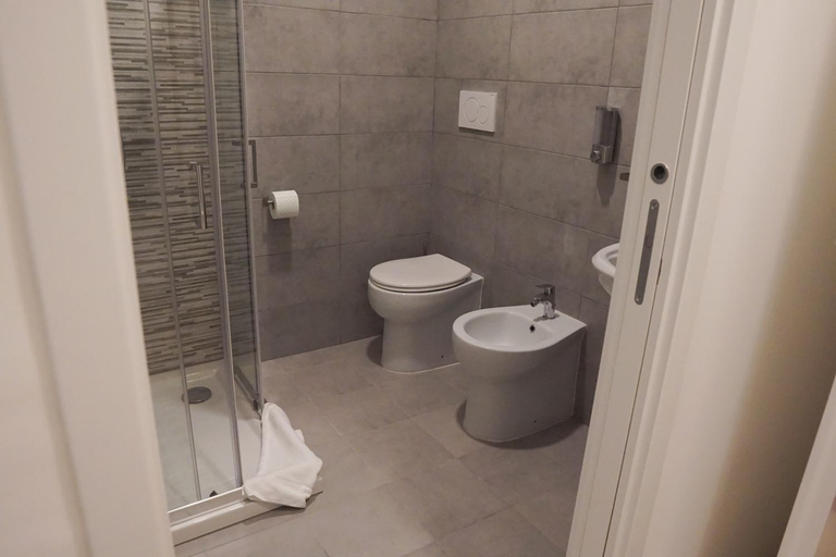 Bathroom 4, Roma Trasteverina, Rome