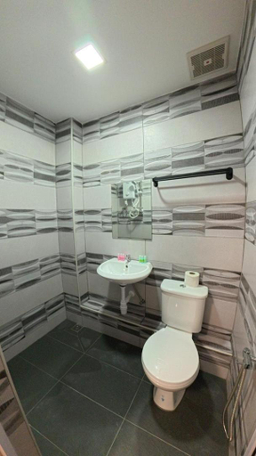 Bathroom 3, Nice Inn, Penang Island