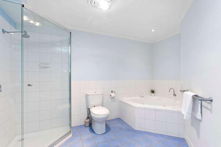 Bathroom 4, Ocean View Apts at Whitcrest Great Ocean Rd Resort, Colac-Otway - South