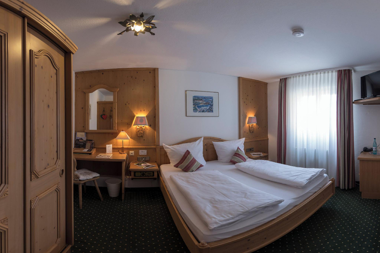 Bedroom 2, Widmann's Lowen, Heidenheim