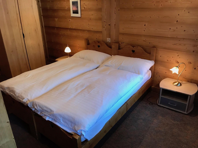 Bedroom 2, Auberge de la Poste Les Diablerets, Aigle
