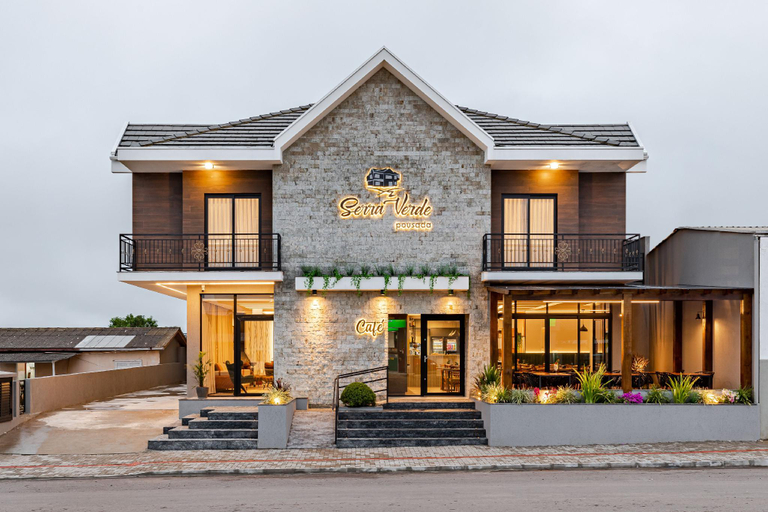 Exterior & Views