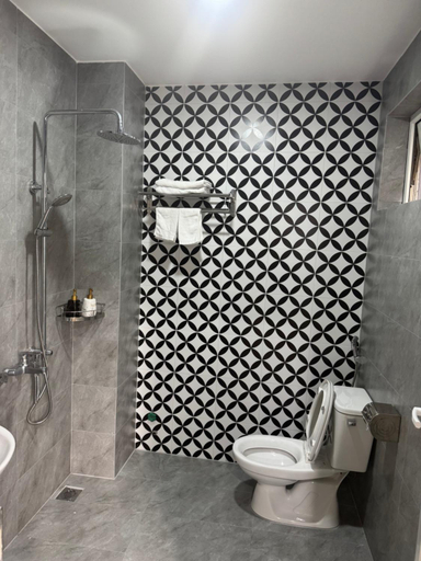 Bathroom 3, Son Ca Motel, Huế