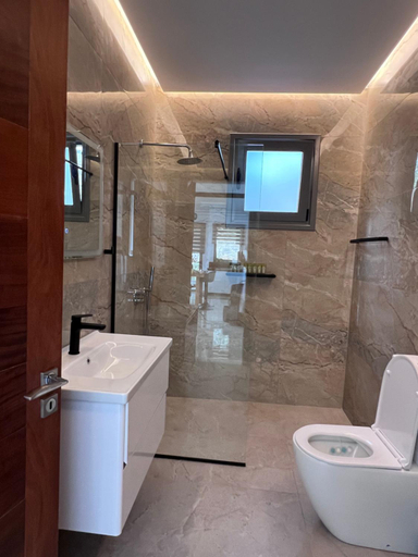 Bathroom 3, Yiannis & Victoria Villa, Vlorës