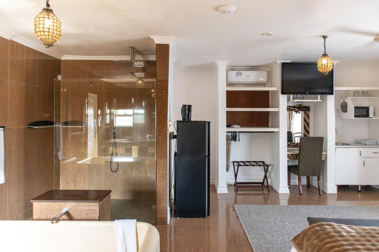 Others 2, 305 Guest House, eThekwini