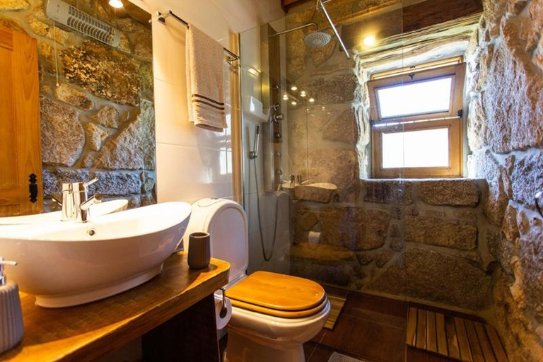 Bathroom 3, Luxury Villa Private Pool, Celorico de Basto