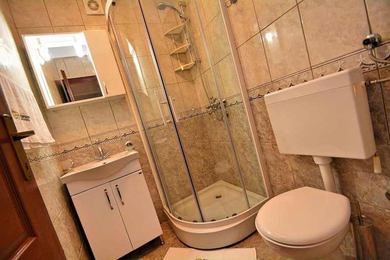 Bathroom 3, Cattaroom Apartments