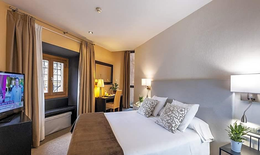 Bedroom 2, Hotel Monasterio Benedictino., Zaragoza